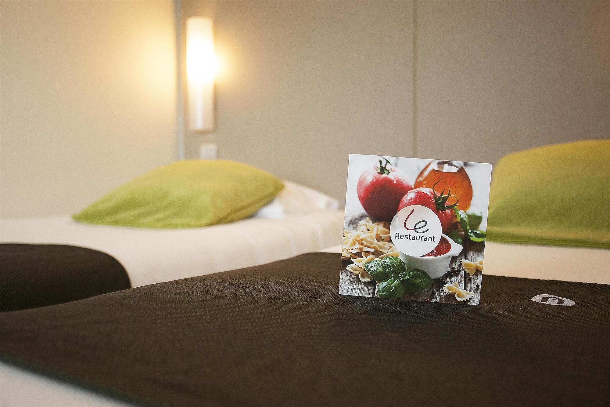 Campanile Evry Est - Saint Germain Les Corbeil Hotell Eksteriør bilde