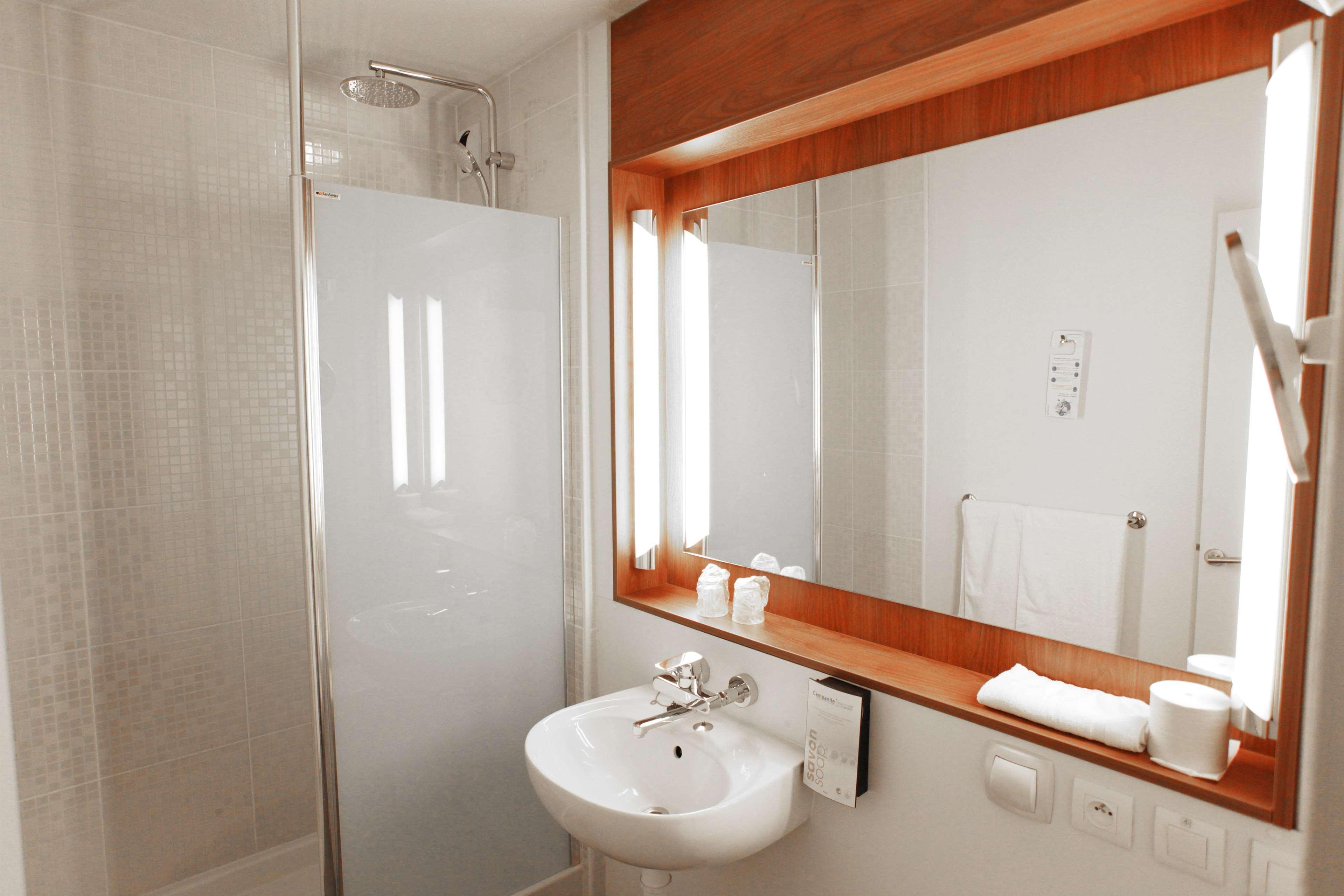 Campanile Evry Est - Saint Germain Les Corbeil Hotell Eksteriør bilde