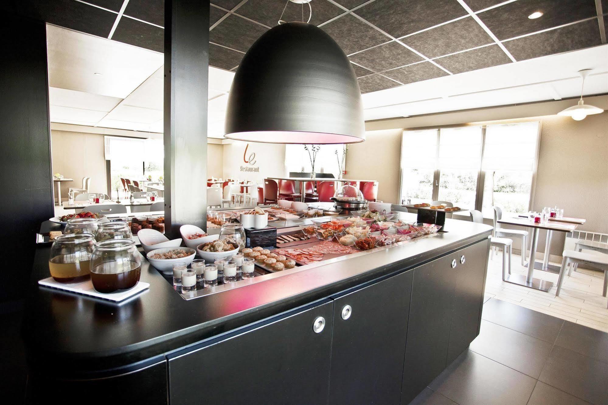 Campanile Evry Est - Saint Germain Les Corbeil Hotell Eksteriør bilde